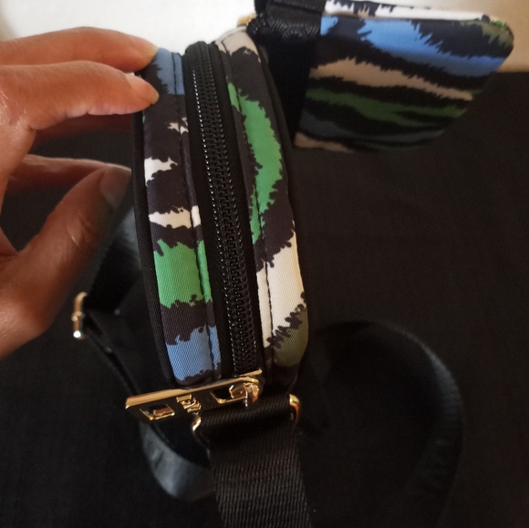 DVF Diane Von Furstenberg X Target Disco Zebra Green Cellphone Holder Purse - Picture 8 of 12